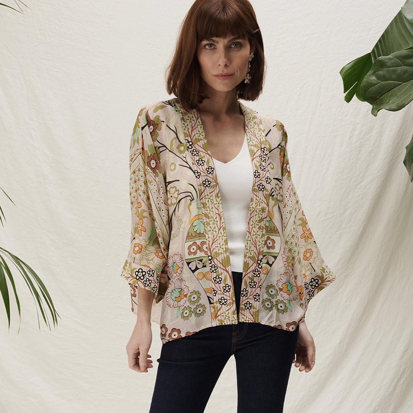 Floral Arch Short Kimono Two's Company